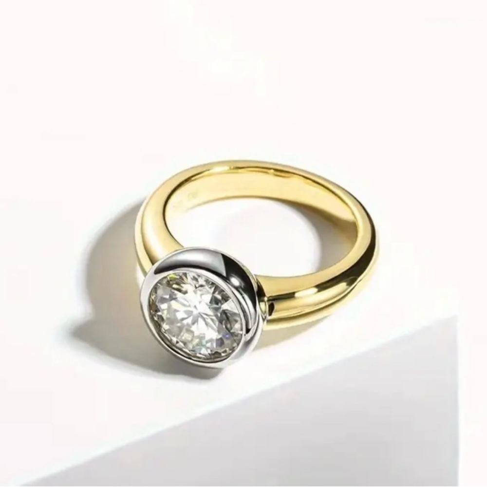 Elegant Gold and Silver Women's Ring